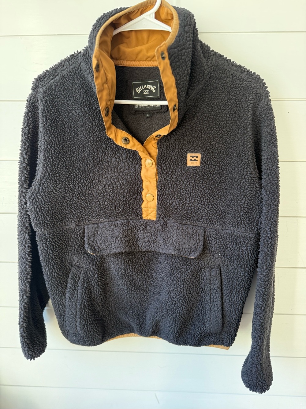 Billabong Sherpa Pullover Jacket in Charcoal with Tan Trim small